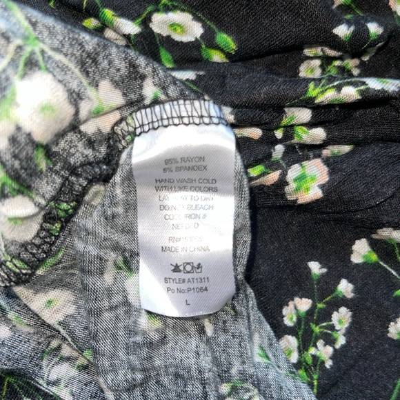 Black floral blouse - Picture 5 of 5